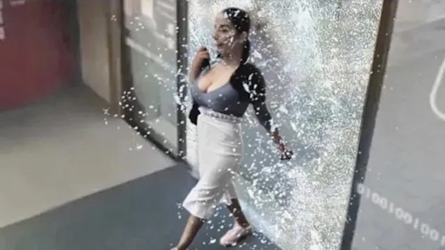 Carte meme 30 Times the Glass Was Not Strong Enough