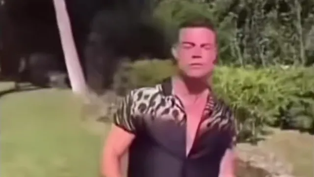 AD Laurent qui danse meme card