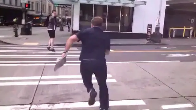 Carte meme Alex Jones Running