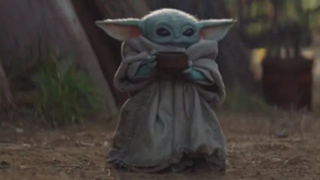Carte meme Baby Yoda Drinking Soup