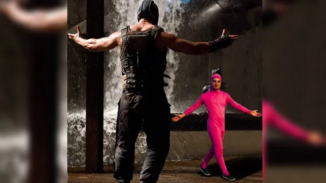 Carte meme Bane vs. Pink Guy