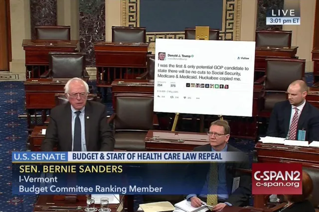 Carte meme Bernie Sanders Brings Tweets to the Senate