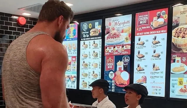 Carte meme Big Guy Ordering at McDonald’s