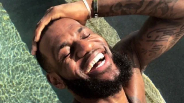 Carte meme Can’t Believe This My Life / LeBron Smiling Through It All