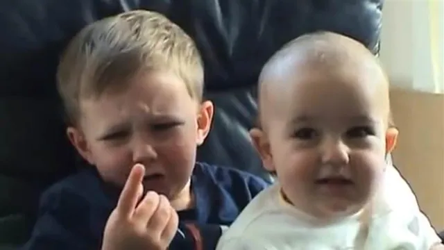 Carte meme Charlie Bit My Finger