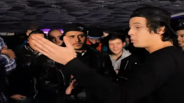 Clap clap c'est le bruit de mes couilles contre tes fesses meme