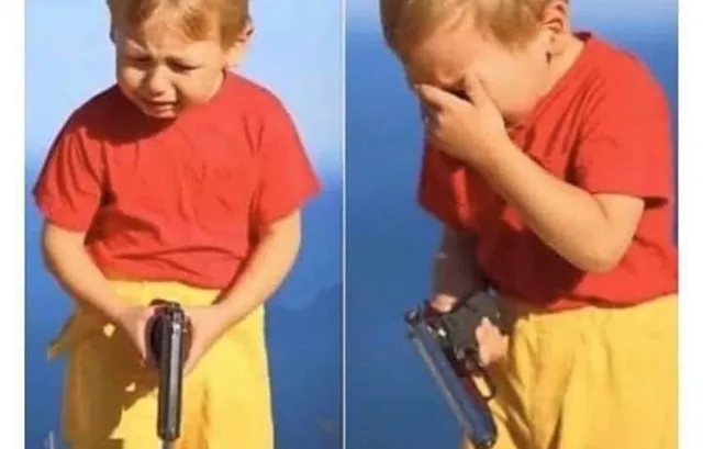 Carte meme Crying Kid With Gun