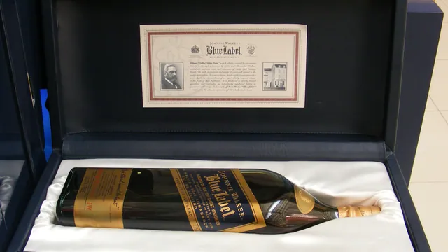 ¿Cuál Es El Mejor Whisky Del Mundo? / Johnny Walker Blue Label Whisky meme card