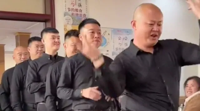 Carte meme Dancing Chinese Waiters