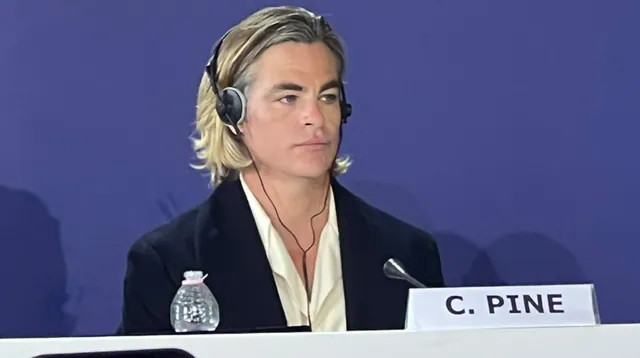 Carte meme Dissociating Chris Pine / Chris Pine Tuning Out