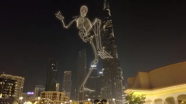 Carte meme Dubai Halloween Drone Show