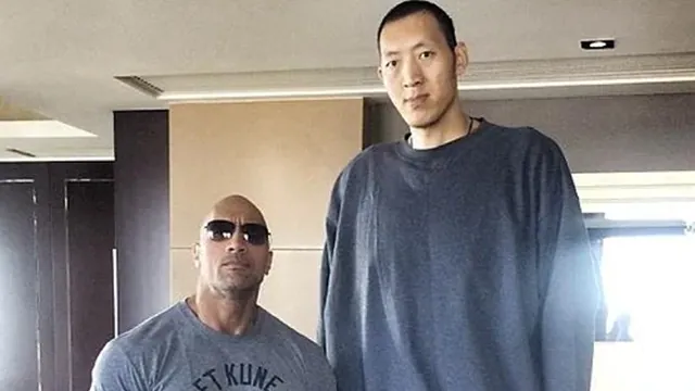 Dwayne "The Rock" Johnson Standing Next to Sun Ming Ming meme card