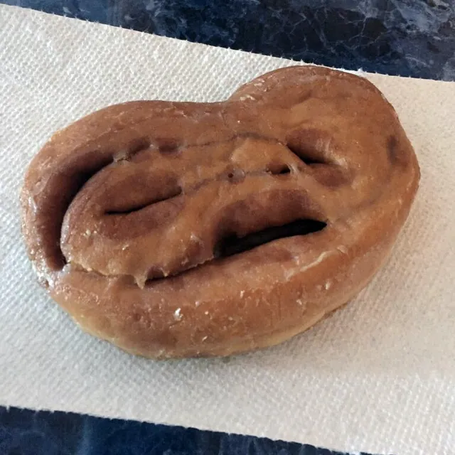 ET Cinnamon Roll meme card