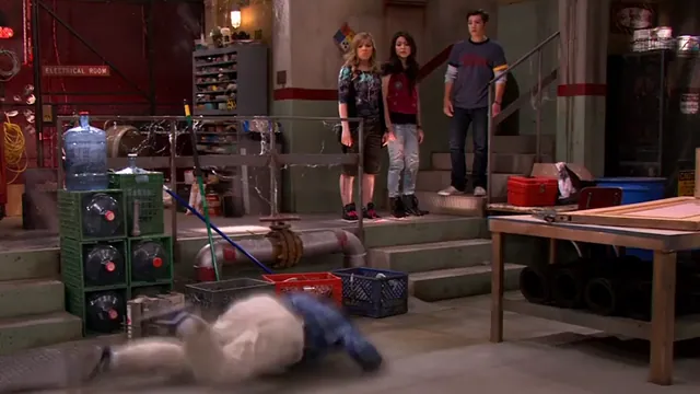 Carte meme Gibby Falls From Ceiling