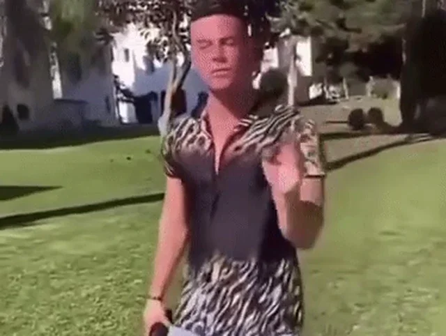 AD Laurent qui danse meme