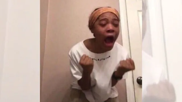 Girl Screaming meme card