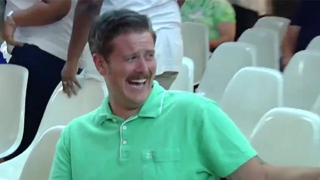 Carte meme Green Shirt Guy