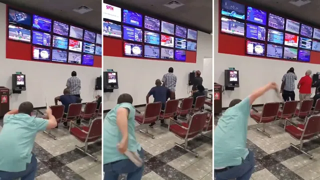 Carte meme Guy Spanking Himself Watching Horse Racing