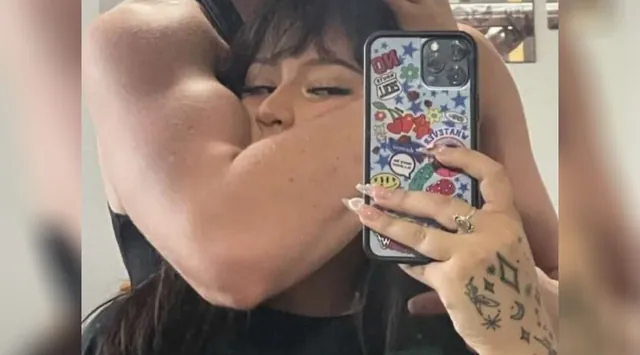 Headlock Selfie meme card