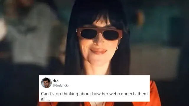 Carte meme Her Web Connects Them All