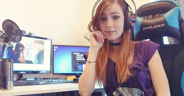 Carte meme I’m an E-girl Who Plays Video Games