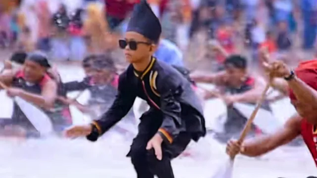 Carte meme Indonesian Boat Racing Kid