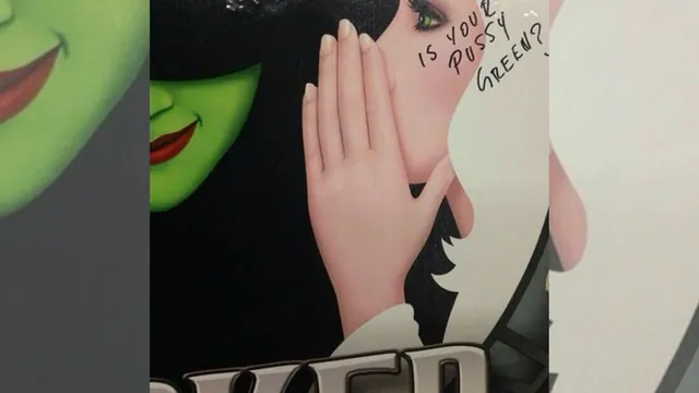 Carte meme « Is Your Pussy Green? »