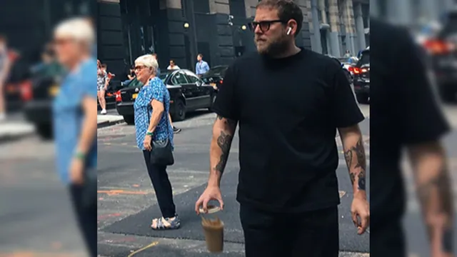 Carte meme Jonah Hill Dropping Coffee