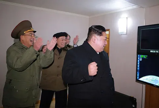 Carte meme Kim Jong-un Watching Television