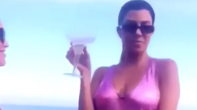 Kourtney Kardashian "I'm So Rich" meme card
