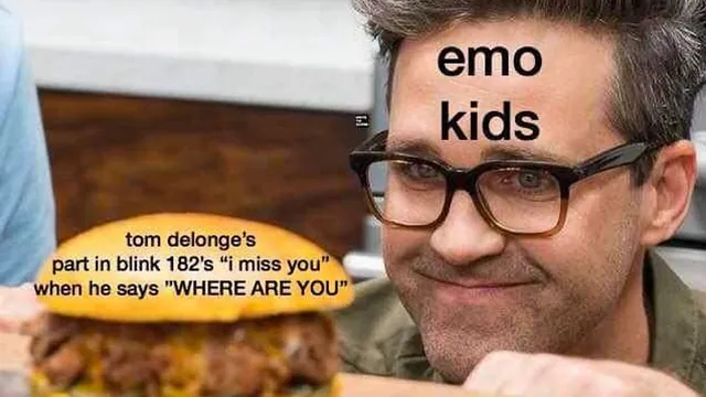 Carte meme Link Stares at a Chicken Sandwich