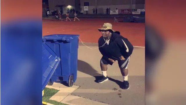 Carte meme Listening to Trash