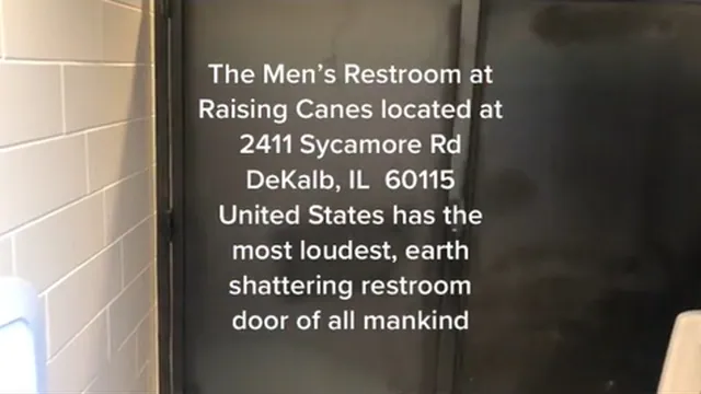 Carte meme Loudest Bathroom Door on Earth at Raising Cane’s in Dekalb, Illinois