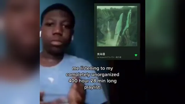 Carte meme Me Listening to My Completely Unorganized Playlist