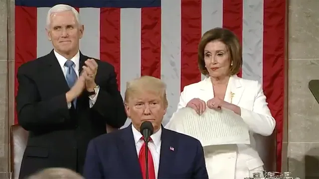 Carte meme Nancy Pelosi Ripping Paper