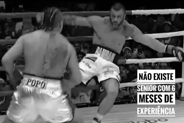 Carte meme Não existe sênior com 6 meses de experiência