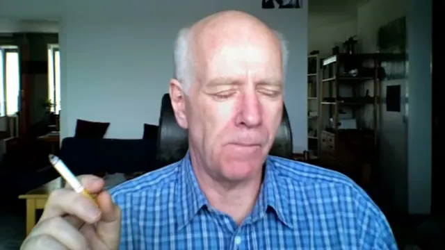 Carte meme Old Man With Cigarette GIF