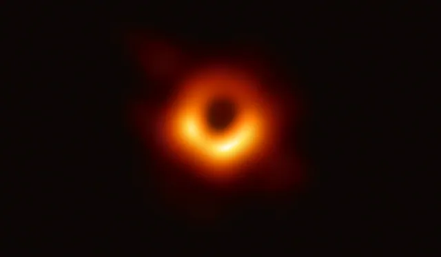 Carte meme Powehi / Première image d’un trou noir