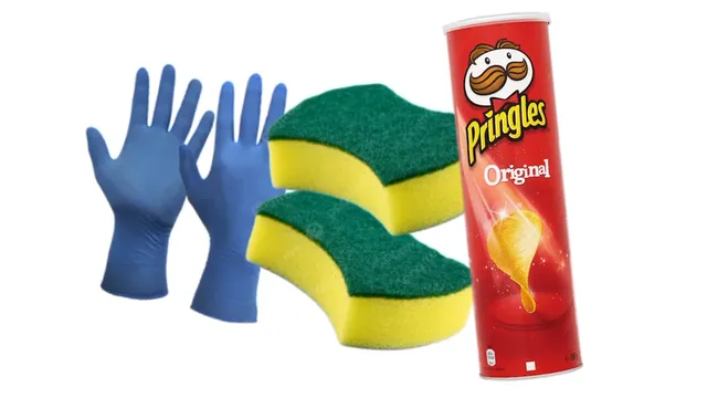 Carte meme Pringles, Two Sponges and Latex Gloves