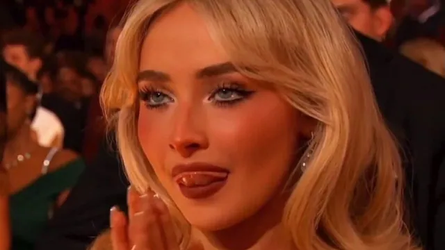 Carte meme Sabrina Carpenter Licking Lips