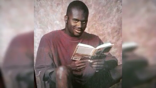 Carte meme Shaq Reading