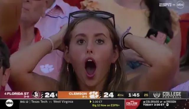 Carte meme Shocked Clemson Girl
