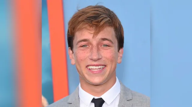 Skyler Gisondo meme card