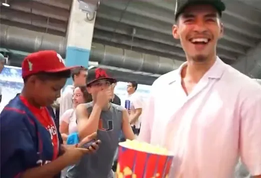 Carte meme Sneako Meets Young Fans