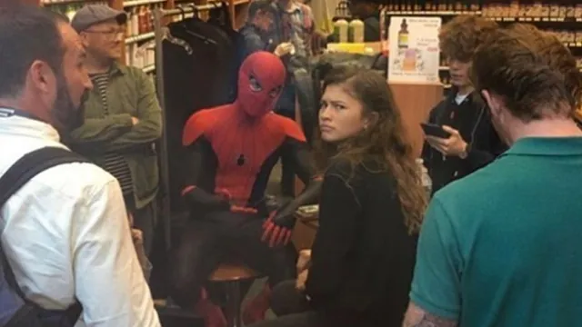 Carte meme Spider-Man Explaining to Zendaya