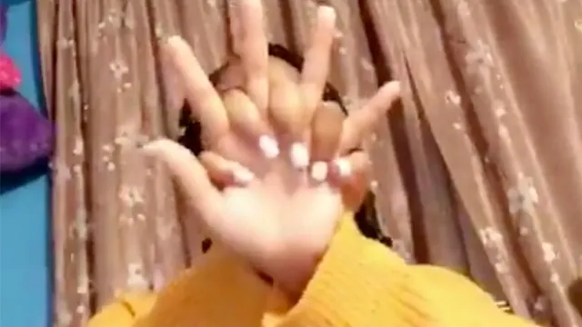 Carte meme The Hand-Fist Challenge
