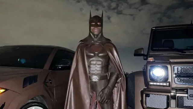 Carte meme Travis Scott’s Batman Costume