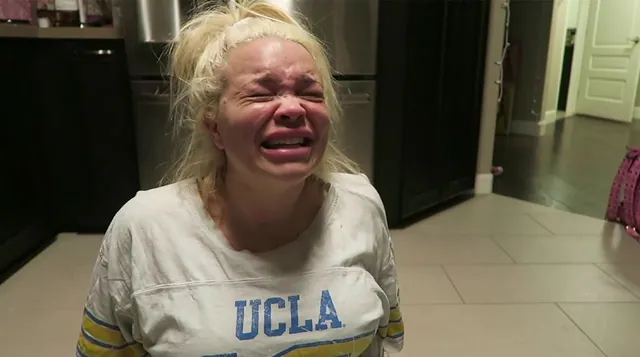 Carte meme Trisha Paytas Crying On The Floor
