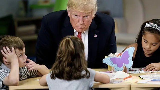 Carte meme Trump Glowering at Child