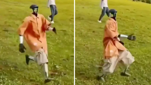 Carte meme Uncle Bot / Chinese Robot Running